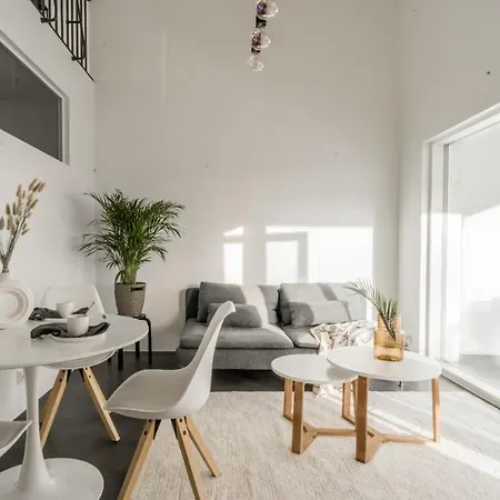 Apartment Kotimaailma - Kaunis Ja Hyvin Valoisa Kaksio Vantaalta *